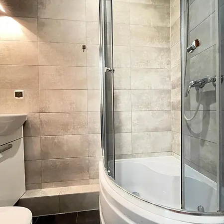 شقة Superior Pulawska, 4 Rooms, 3 Bedrooms, Metro! Recepcion24h! *